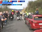 Schreckmoment bei Baskenland-Rundfahrt: Zuschauerunfall zwingt Etappensieger Seixas zum Ausweichen