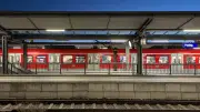 Schwerer Unfall in München: 18-Jähriger tritt gegen S-Bahn und wird mitgeschleift