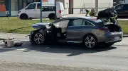 Schwerer Unfall in Rostock: Mann in Elektro-Luxus-Limousine eingeklemmt