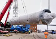 Schwerlast aus Chemnitz: 27-Meter-Reaktor startet im Akener Hafen nach China
