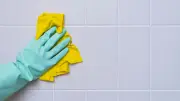 Selbstversuch enthüllt: Essig als Fliesenreiniger - effektiv aber riskant für Fugen