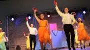 Sommerrevue des Fritz-Reuter-Ensembles: Eine fischige Reise mit Folklore und Artistik