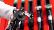Spritpreise steigen trotz neuem Tankgesetz: Politik wird als naiv kritisiert