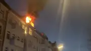 Tödlicher Dachstuhlbrand in Berlin-Spandau: Eine Person tot, 17 Bewohner betroffen