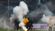 Trainer fassungslos: Ultras stürmen Platz bei Dynamo Dresden gegen Hertha BSC