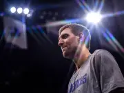 Vor sieben Jahren: Dirk Nowitzkis emotionales Karriereende beim Erzrivalen