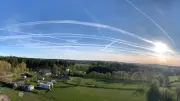 Wetterphänomen: Kondensstreifen malen Himmel an