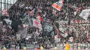 „Wollt ihr uns verarschen?“: Frankfurter Ultras konfrontieren verdutzte Spieler nach Pleite