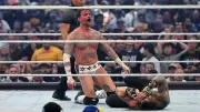 WrestleMania-Schock: CM Punks fataler Fehler kostet Titel - Roman Reigns neuer Champion