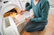 Wäschetrockner regelmäßig reinigen: So sparen Sie Energie und Geld
