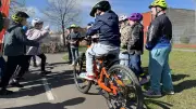 Zweitklässler trainieren Radfahren im Verkehrsgarten Malchin