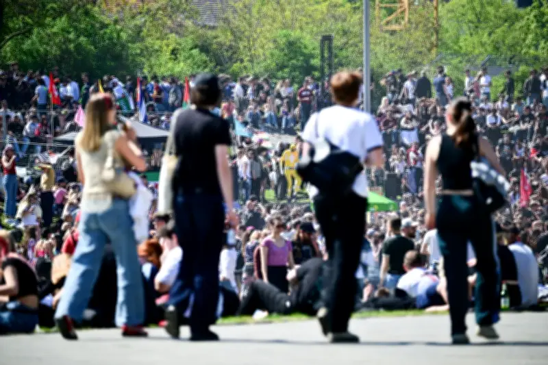 1. Mai in Berlin: Görlitzer Bahnhof wegen Überfüllung geschlossen