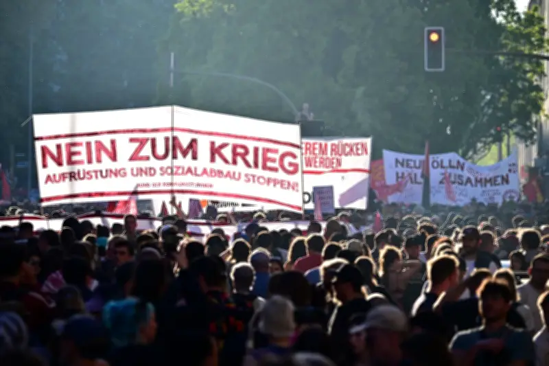 1. Mai in Berlin: Nach Party und Demo steht das Aufräumen an