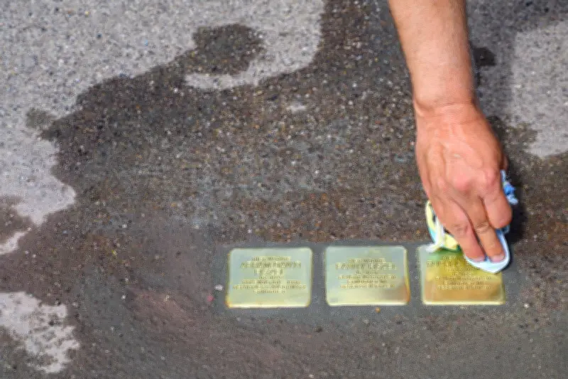 17 neue Stolpersteine in Magdeburg verlegt: Erinnern an NS-Opfer