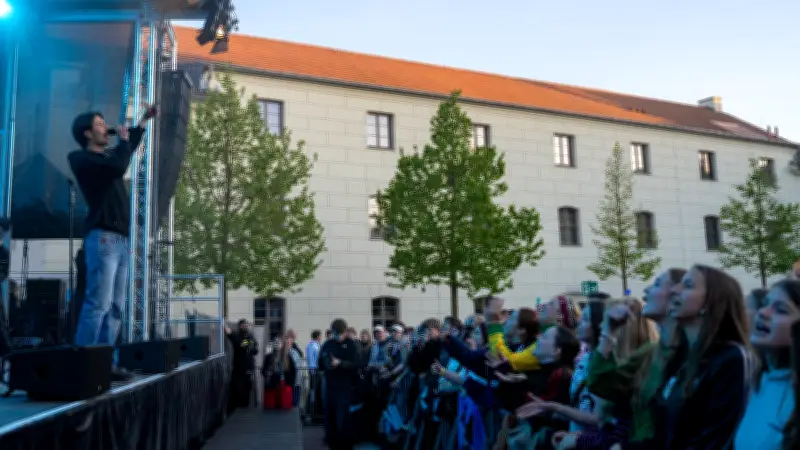 Arsenalplatz-Konzert von Jassin in Wittenberg: Fans warten bis zu 12 Stunden