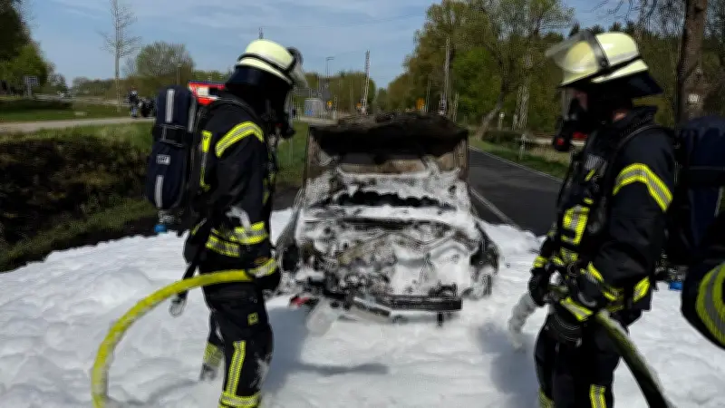 Auto brennt nach Unfall auf B 109 bei Jatznick: Kind leicht verletzt
