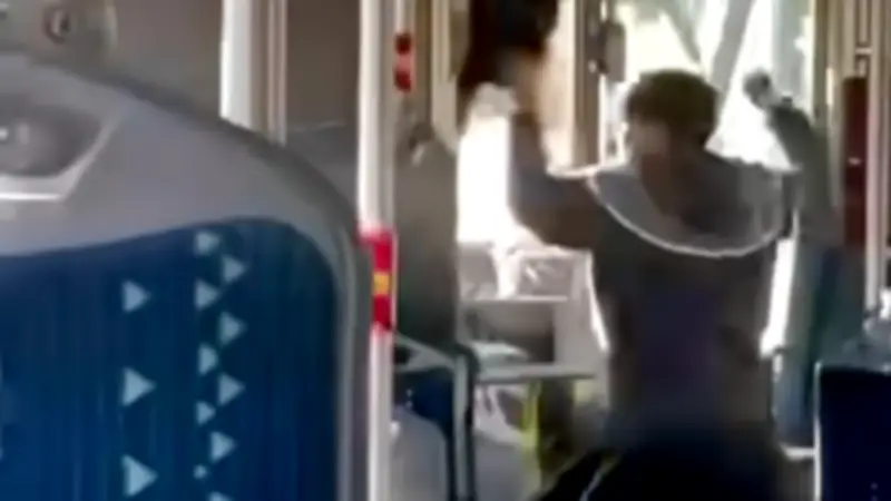 Bayern: Mann greift Busfahrer an – Polizei sucht Zeugen