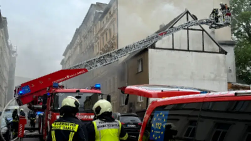 Brand in Halle: Rauchwolke über Südlicher Innenstadt - drei Verletzte