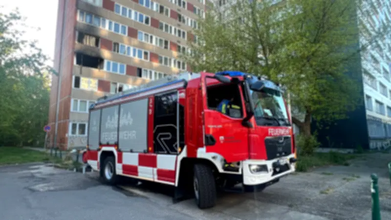 Brandserie in Neubrandenburg: Feuer in Ruine hält Feuerwehr in Atem