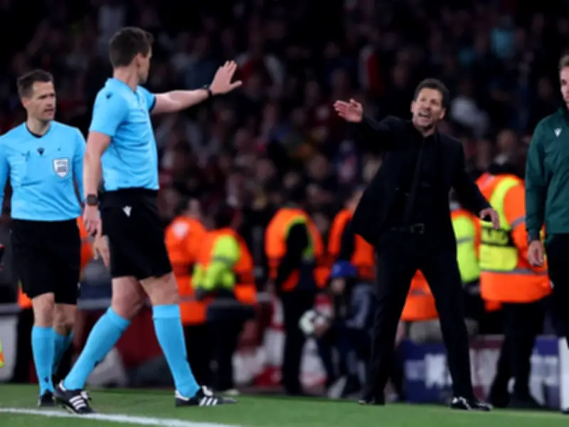 Deutscher Schiri Siebert im Fokus: Elfmeter-Wirbel in Champions League