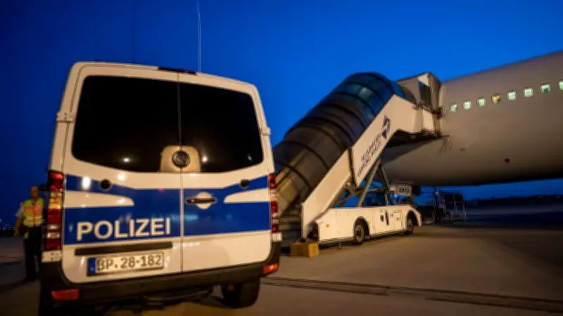 Dobrindt plant Gesetz für schnellere Abschiebungen