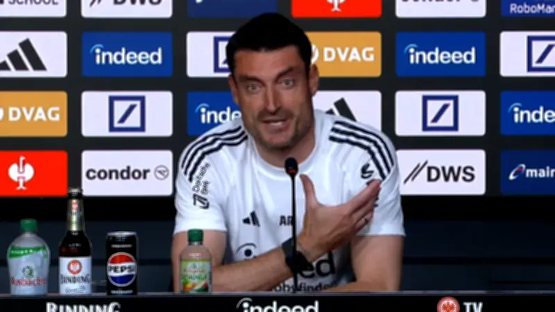 Eklat bei Eintracht: Trainer Riera attackiert Medien scharf