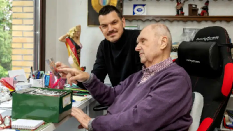 Enkel zieht zu Opa: „Ich habe es Oma versprochen“