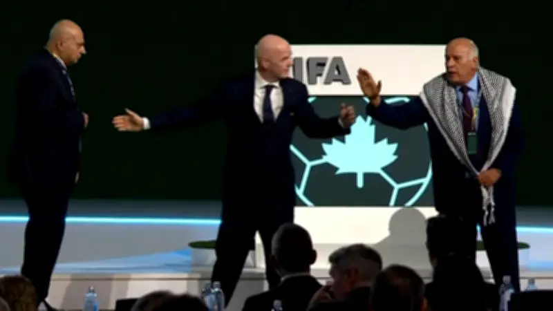 Fifa-Friedensshow: Infantinos Bühnenauftritt wird zur Farce