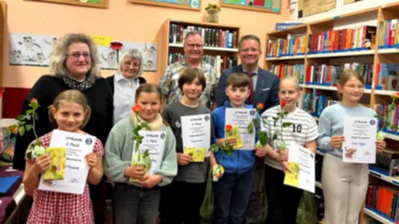 Grundschüler begeistern mit starken Leseleistungen in der Bibliothek