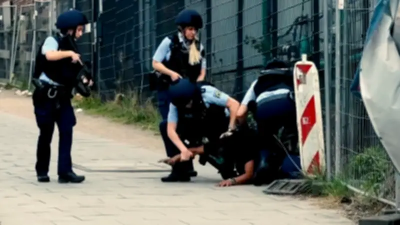 Hamburg: Festnahme nach Waffenmeldung in S-Bahn