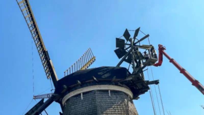 Historische Mühle auf Usedom erhält nach 25 Jahren neue Windrose