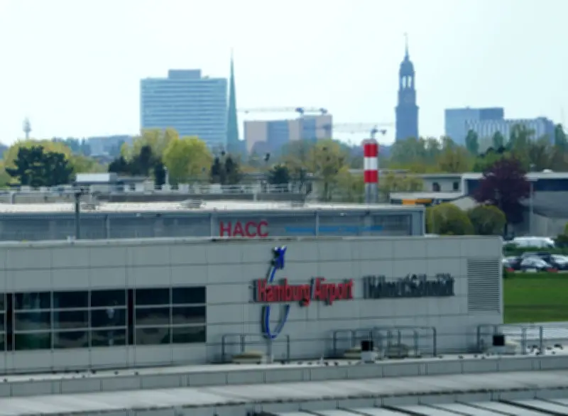 Kleinflugzeug bei Landung beschädigt: Hamburger Flughafen vorübergehend geschlossen