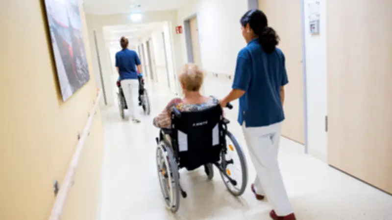 Klinik Altentreptow: Senioren nach Klinikaufenthalt ohne Heimtransport