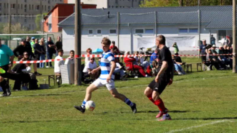 Loitzer Kreisoberliga-Fußballer kehren nach Sieg gegen Strasburg an Spitze zurück