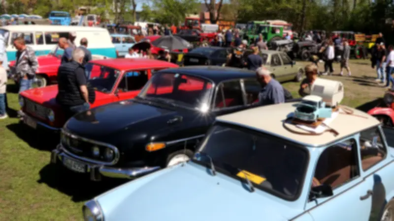 Oldtimer-Treffen in Jarmen: Gratis-Eintritt und DDR-Technik begeistern Tausende