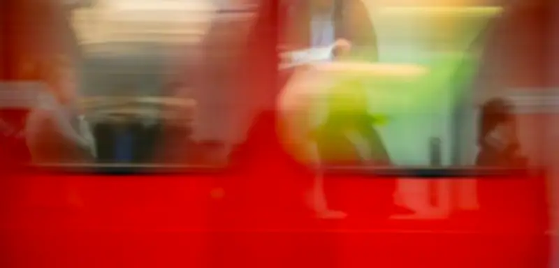 Paar in S-Bahn beim Sex erwischt: Attacke auf Zugpersonal