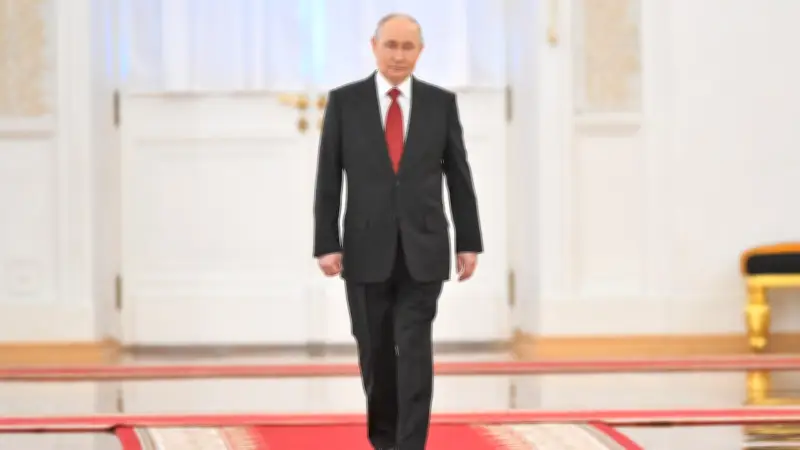 Putins Kussshow: Panik im Kreml vor sinkenden Umfragewerten