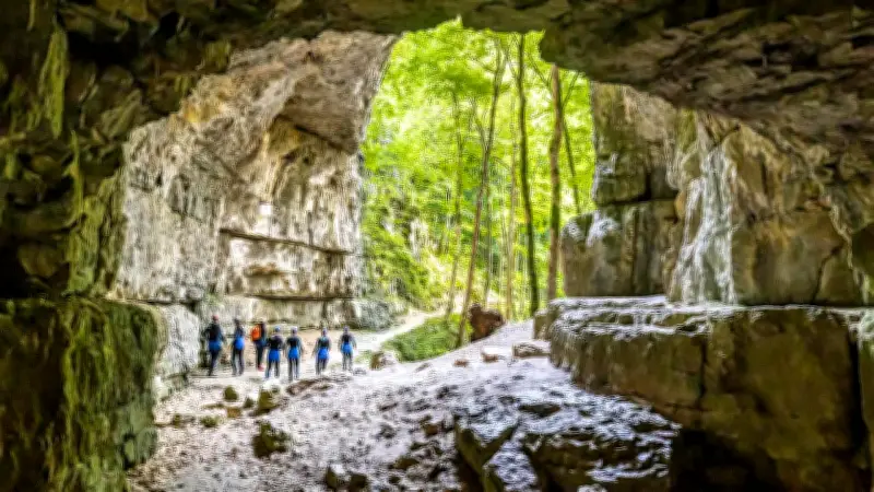 Rettungseinsatz: Verletzter Wanderer in Höhle auf Schwäbischer Alb