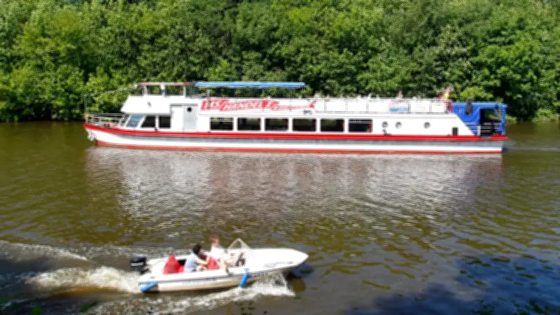 Schleuse Trotha dicht: Kapitän der MS „Händel II“ reagiert auf Verzögerung