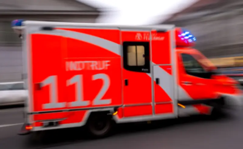 Schwerer Unfall: Kind auf Laufrad von Auto erfasst und schwer verletzt