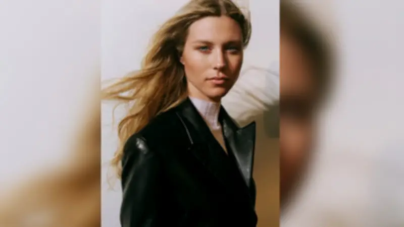 Selina Söder: Von der Dressur ins Rampenlicht als Model