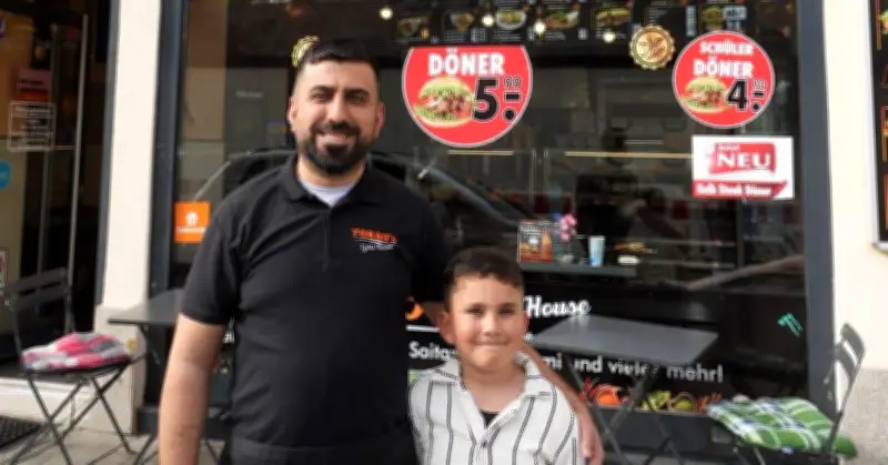 Siebenjähriger Döner-Werber aus Schwabing wird zum Instagram-Star