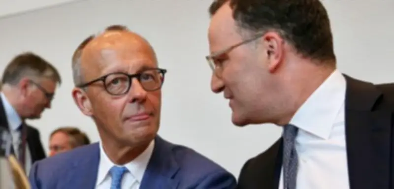 Spahn als Fraktionschef wiedergewählt: Merz bleibt an ihn gebunden