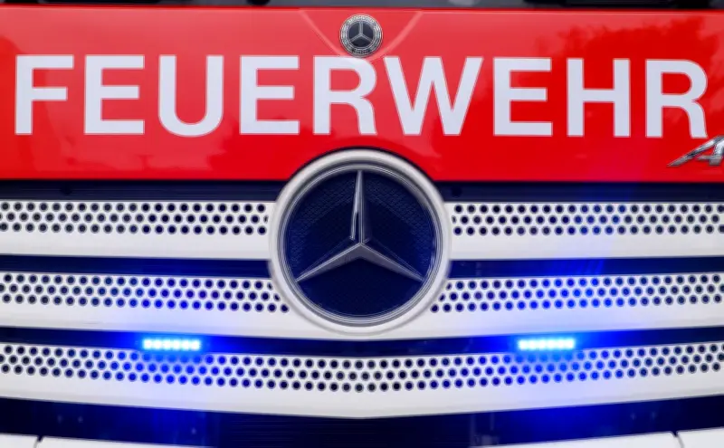 Sperrmüllbrand bei Rüdersdorf gelöscht – Polizei ermittelt