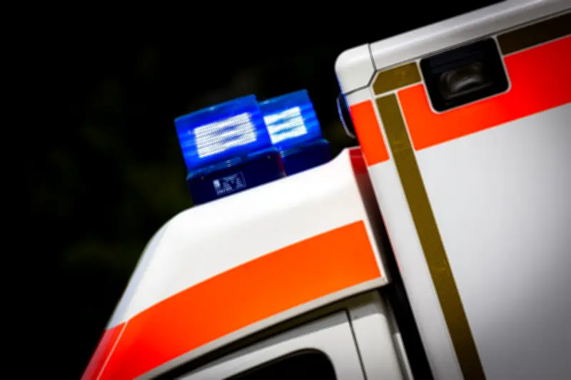 Unfall in Osnabrück: Auto kracht gegen Ampel – zwei Verletzte