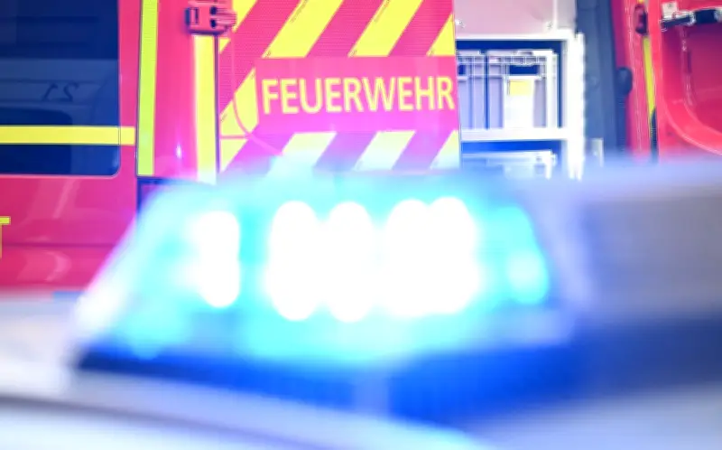 Unfall mit Feuerwehrauto in Halle: Einsatz unterbrochen