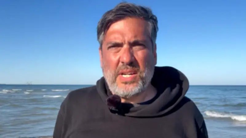 Wal Timmy nähert sich offenem Meer nach riskantem Manöver