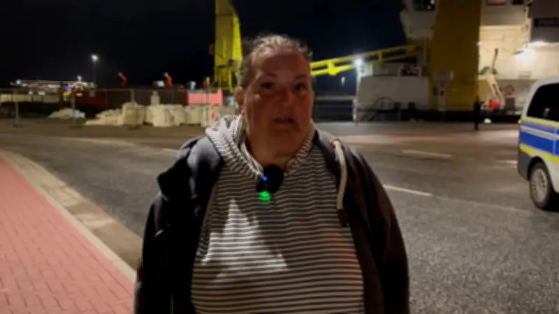 Wal Timmy zurück in Cuxhaven: Fortuna B läuft im Hafen ein