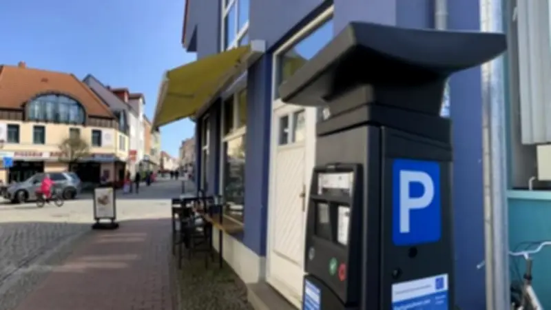 Waren: Sieben Parkautomaten nur noch bargeldlos – App oder Karte