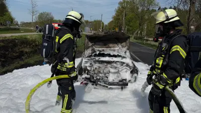 Auto brennt nach Unfall auf B 109 bei Jatznick: Kind leicht verletzt